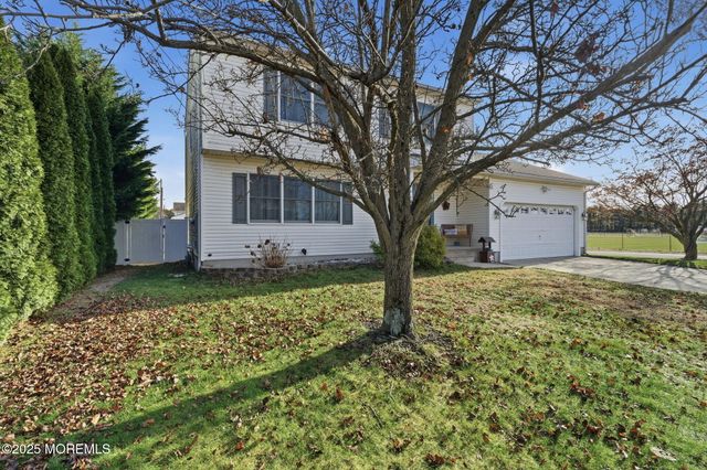 1553 Windward Avenue, Beachwood, NJ 08722