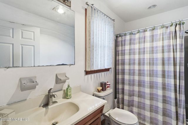 1553 Windward Avenue, Beachwood, NJ 08722