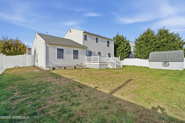 1553 Windward Avenue, Beachwood, NJ 08722