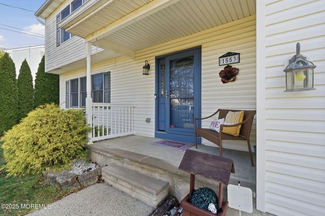 1553 Windward Avenue, Beachwood, NJ 08722