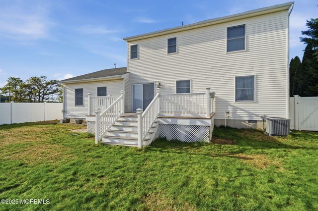 1553 Windward Avenue, Beachwood, NJ 08722