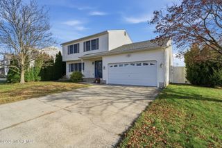 1553 Windward Avenue, Beachwood, NJ 08722