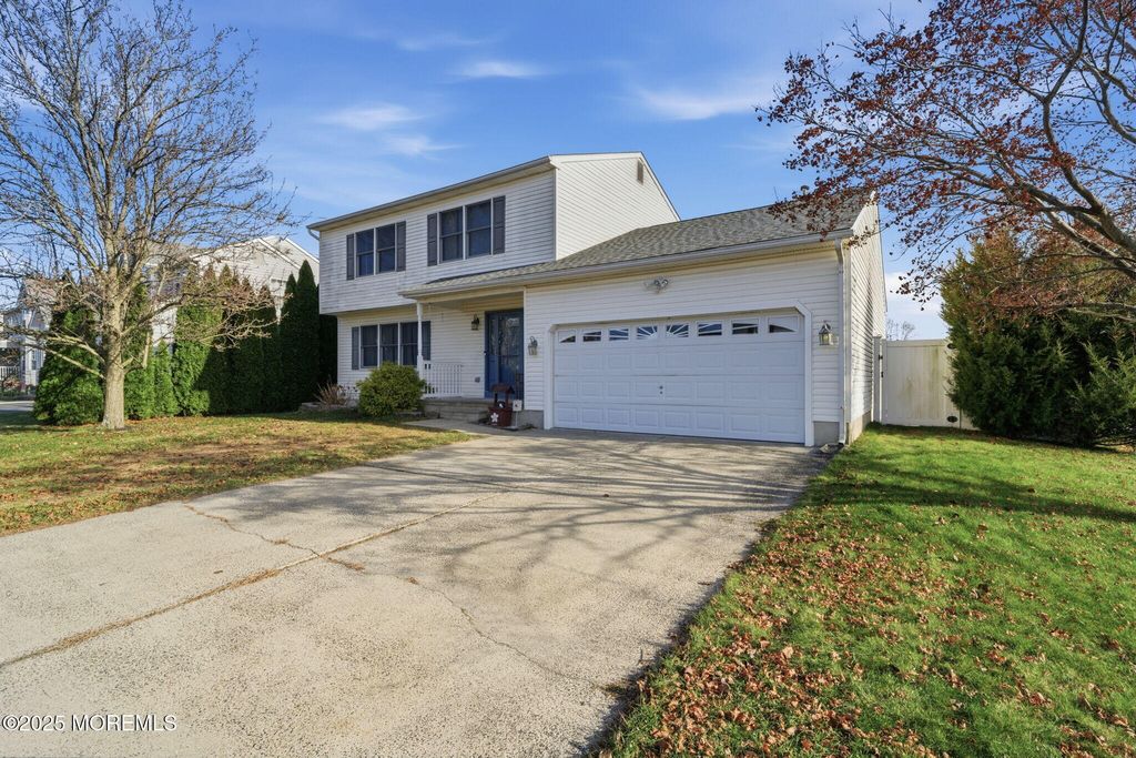 1553 Windward Avenue, Beachwood, NJ 08722