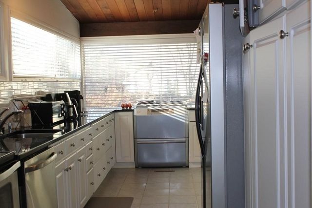35 Lawrence Ln, Lexington, MA 02421