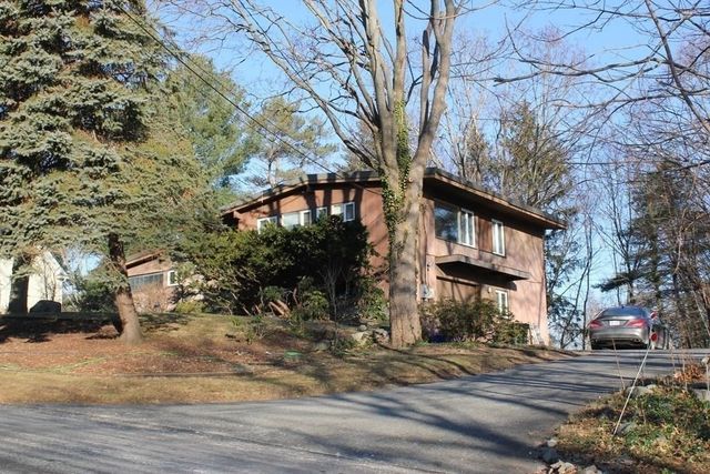 35 Lawrence Ln, Lexington, MA 02421