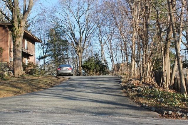 35 Lawrence Ln, Lexington, MA 02421