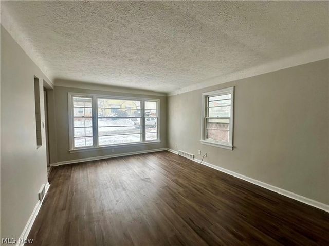 4904 E 90th Street, Garfield Heights, OH 44125