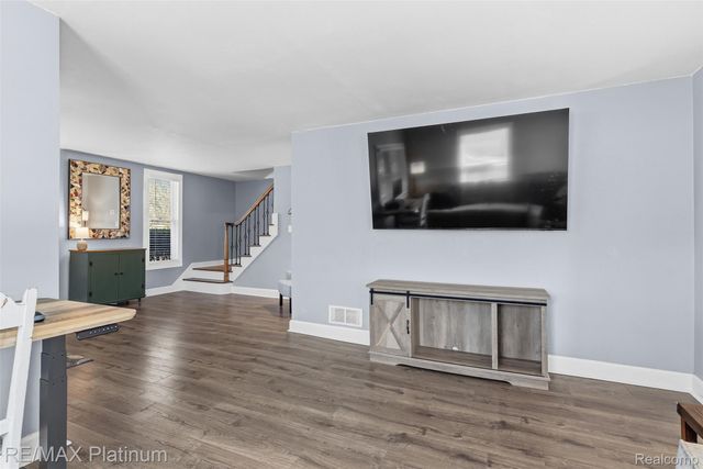 315 S West Street, Fenton, MI 48430