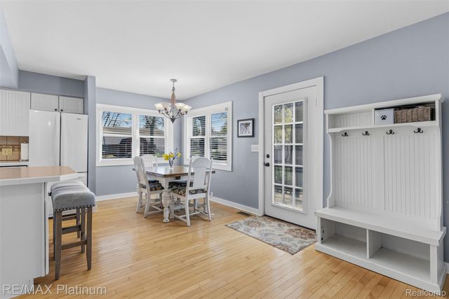 315 S West Street, Fenton, MI 48430