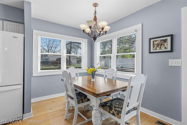 315 S West Street, Fenton, MI 48430