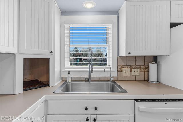 315 S West Street, Fenton, MI 48430