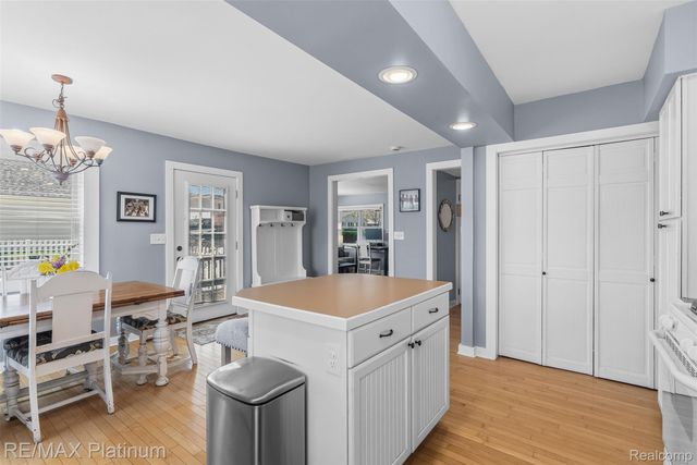 315 S West Street, Fenton, MI 48430