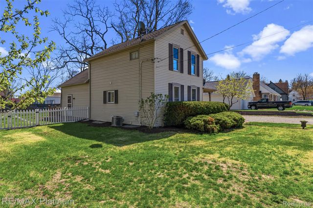 315 S West Street, Fenton, MI 48430