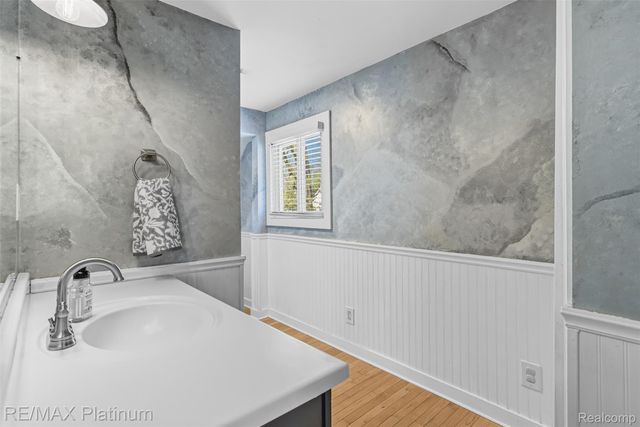315 S West Street, Fenton, MI 48430