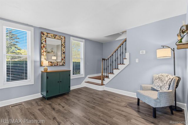 315 S West Street, Fenton, MI 48430