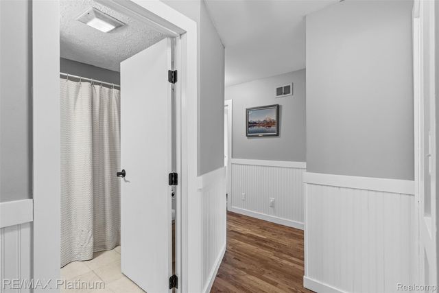 315 S West Street, Fenton, MI 48430