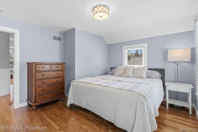 315 S West Street, Fenton, MI 48430