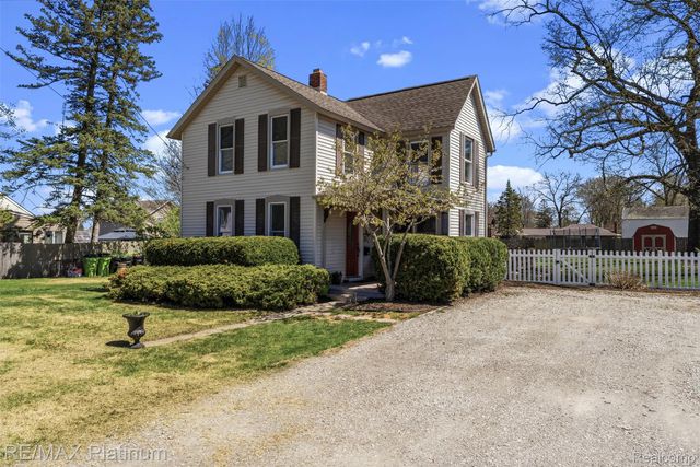 315 S West Street, Fenton, MI 48430