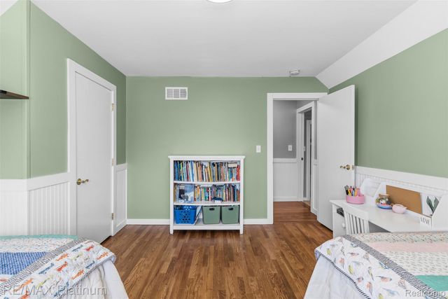 315 S West Street, Fenton, MI 48430