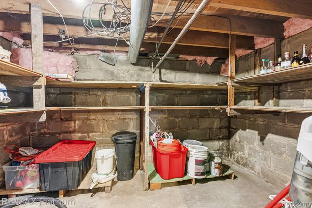315 S West Street, Fenton, MI 48430