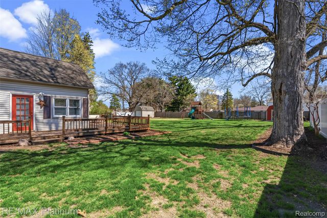 315 S West Street, Fenton, MI 48430