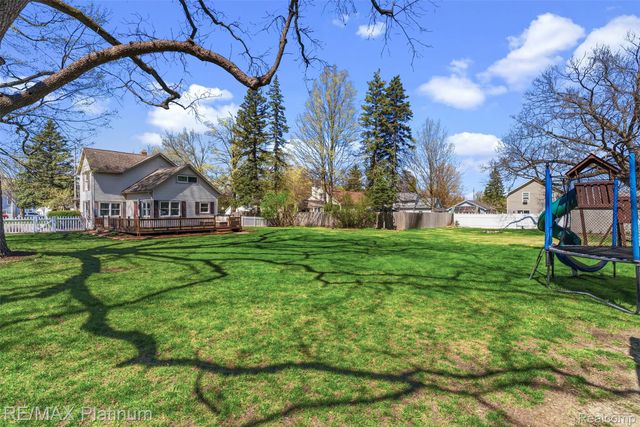 315 S West Street, Fenton, MI 48430