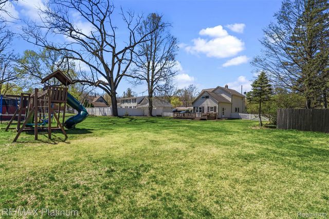 315 S West Street, Fenton, MI 48430