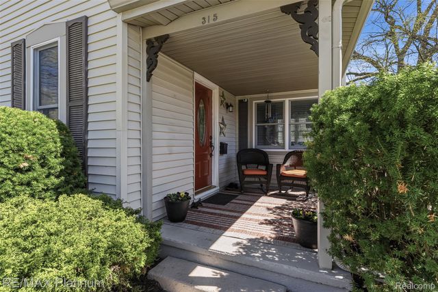 315 S West Street, Fenton, MI 48430