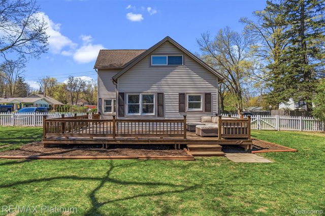 315 S West Street, Fenton, MI 48430