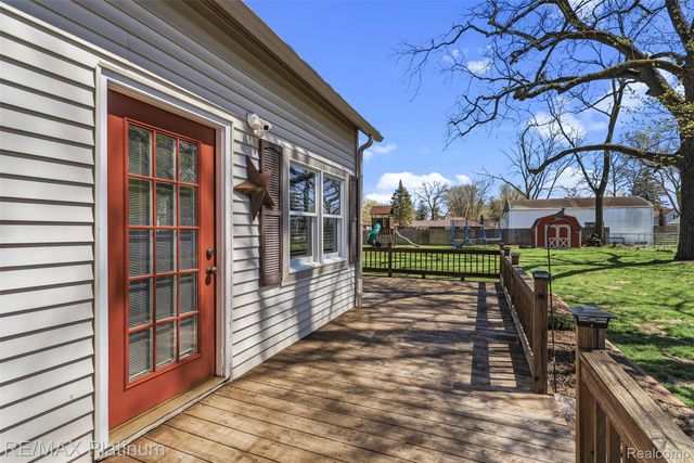 315 S West Street, Fenton, MI 48430