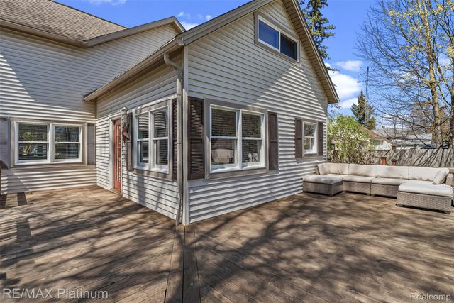315 S West Street, Fenton, MI 48430