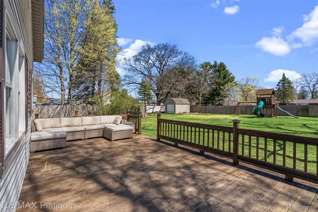 315 S West Street, Fenton, MI 48430