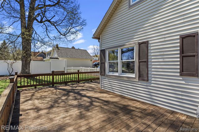 315 S West Street, Fenton, MI 48430