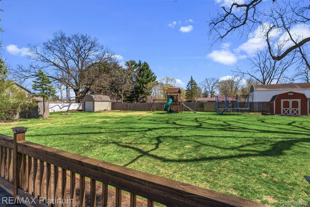 315 S West Street, Fenton, MI 48430