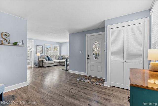 315 S West Street, Fenton, MI 48430