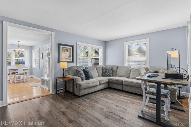 315 S West Street, Fenton, MI 48430