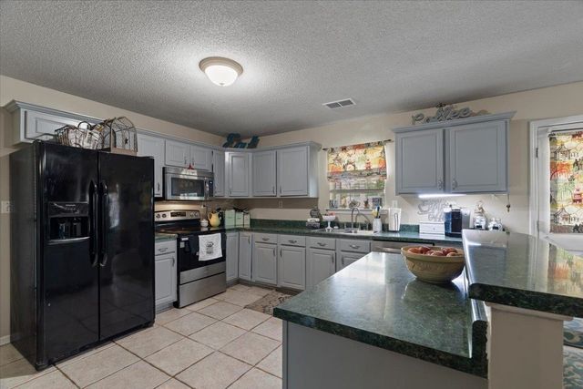 4760 HALLBROOK DR, Millington, TN 38053