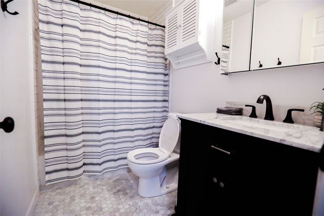 7428 Arbor Hill Drive, Fort Worth, TX 76120