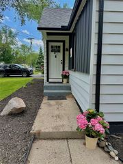 2349 W Ellery Avenue E, Waterford Charter Township, MI 48327