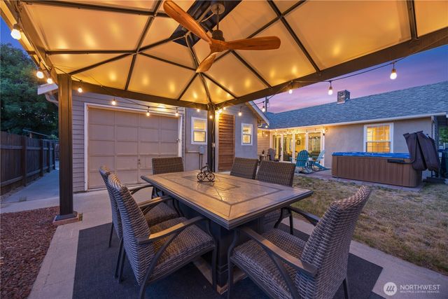 214 S Bradley Street, Chelan, WA 98816