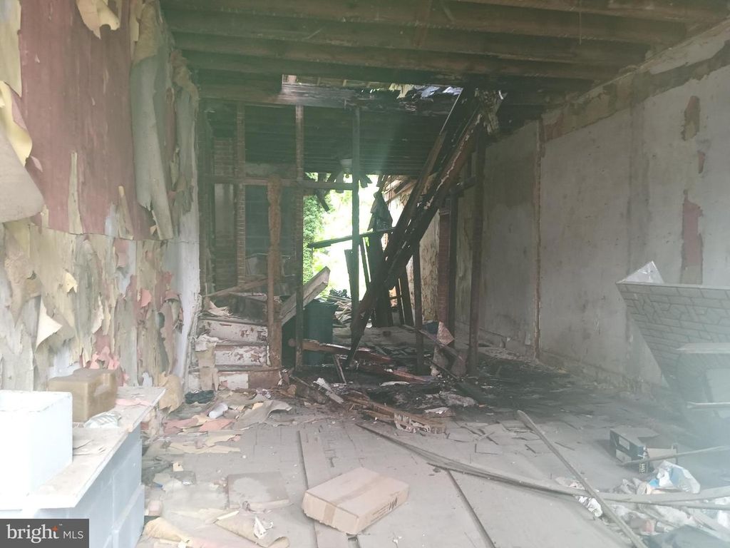 Image 2 of property listing at 1019 N MONROE ST, Baltimore, MD 21217