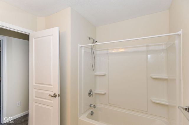 15309 Eastpark Circle W, Fishers, IN 46037