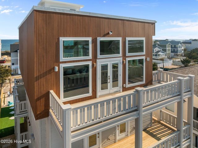 608 S Topsail Drive, Holly Ridge, NC 28445