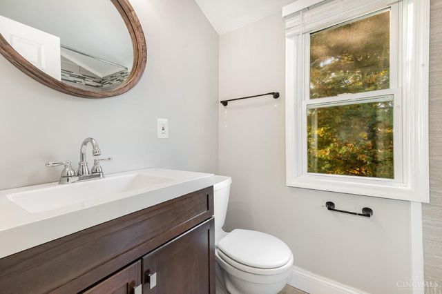 7833 Plainfield Road, Cincinnati, OH 45236