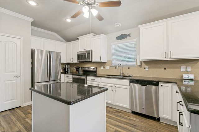 8701 Yosemite, Cross Roads, TX 76227