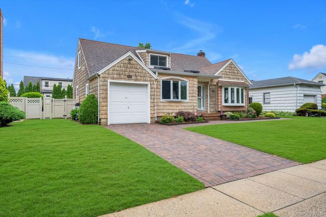 26 Patton Boulevard, New Hyde Park, NY 11040