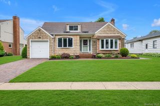 26 Patton Boulevard, New Hyde Park, NY 11040
