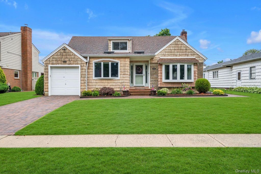 26 Patton Boulevard, New Hyde Park, NY 11040