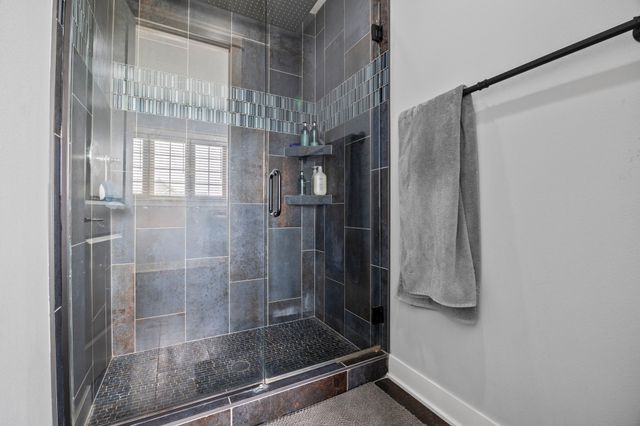 14029 Ridgemont Drive, Urbandale, IA 50323