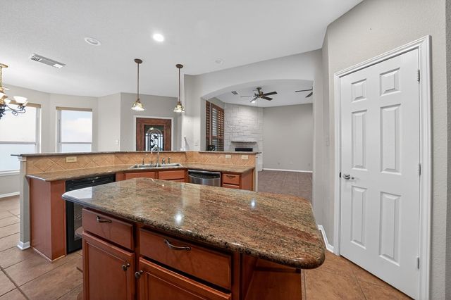 260 Hoof Beat Trail, Kerrville, TX 78028